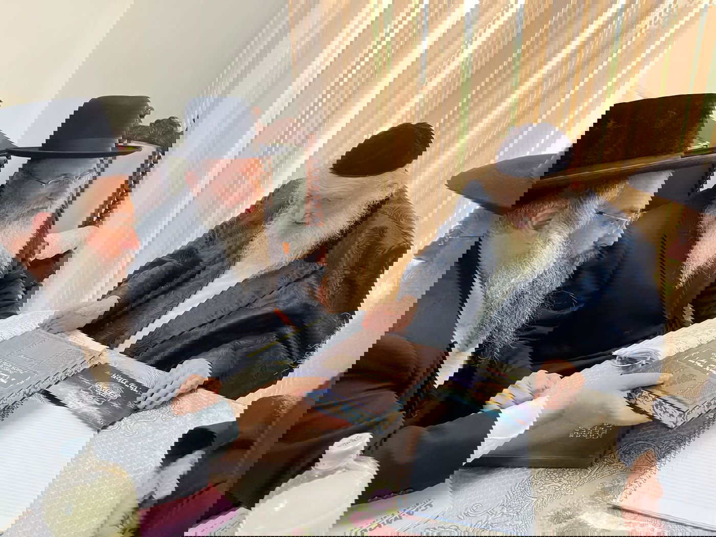 סיום הרמב"ם: רבני חב"ד עלו לגדולי ישראל