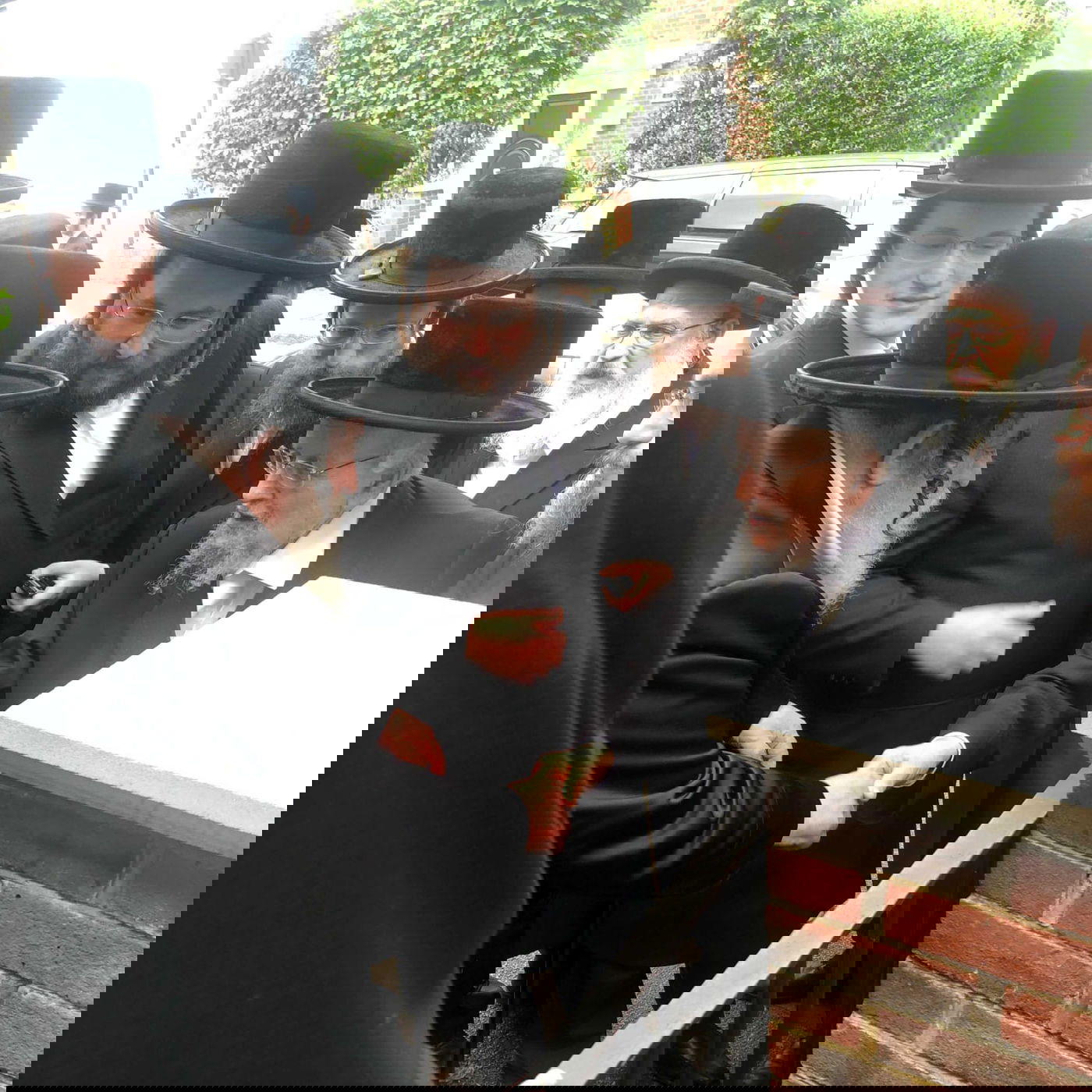 תיעוד: האדמו"ר מויז'ניץ בביקור בזק בלונדון