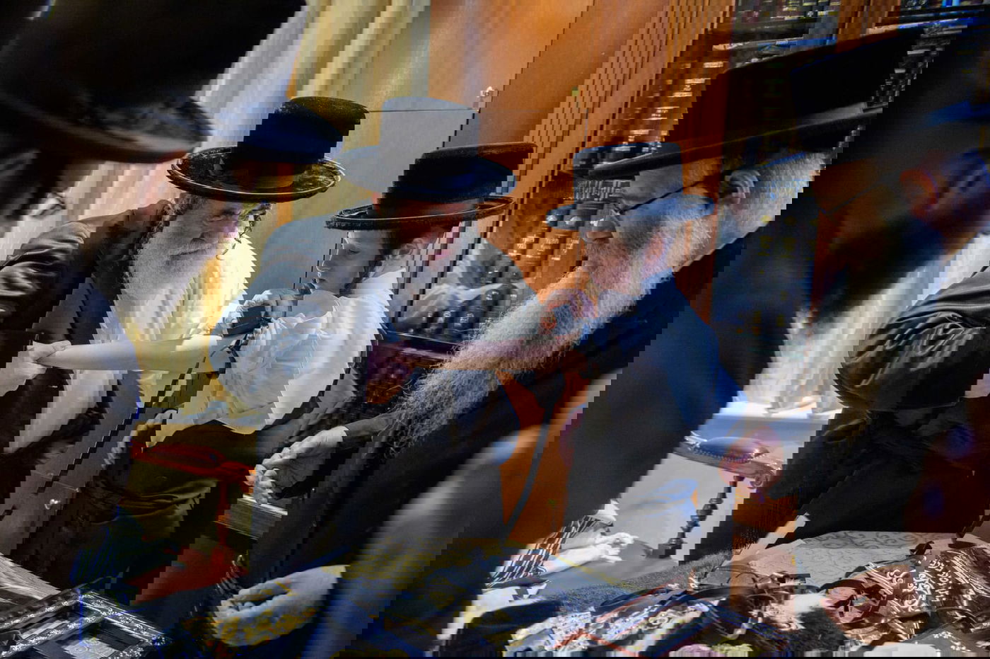 תיעוד: האדמו"ר מויז'ניץ בביקור בזק בלונדון