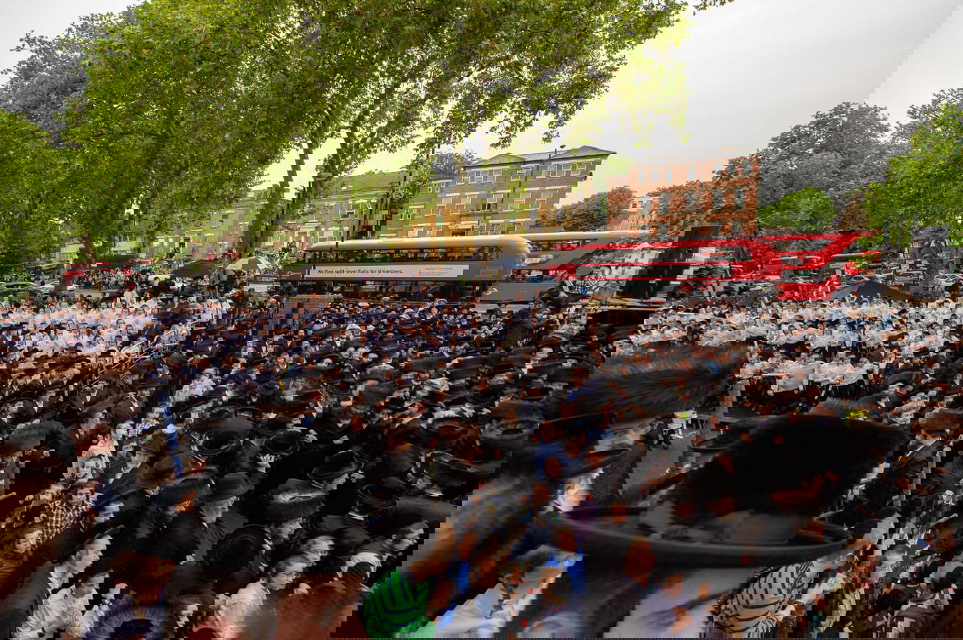 תיעוד: האדמו"ר מויז'ניץ בביקור בזק בלונדון