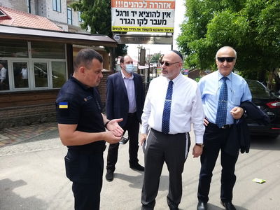 השגריר ליאון במתחם הציון