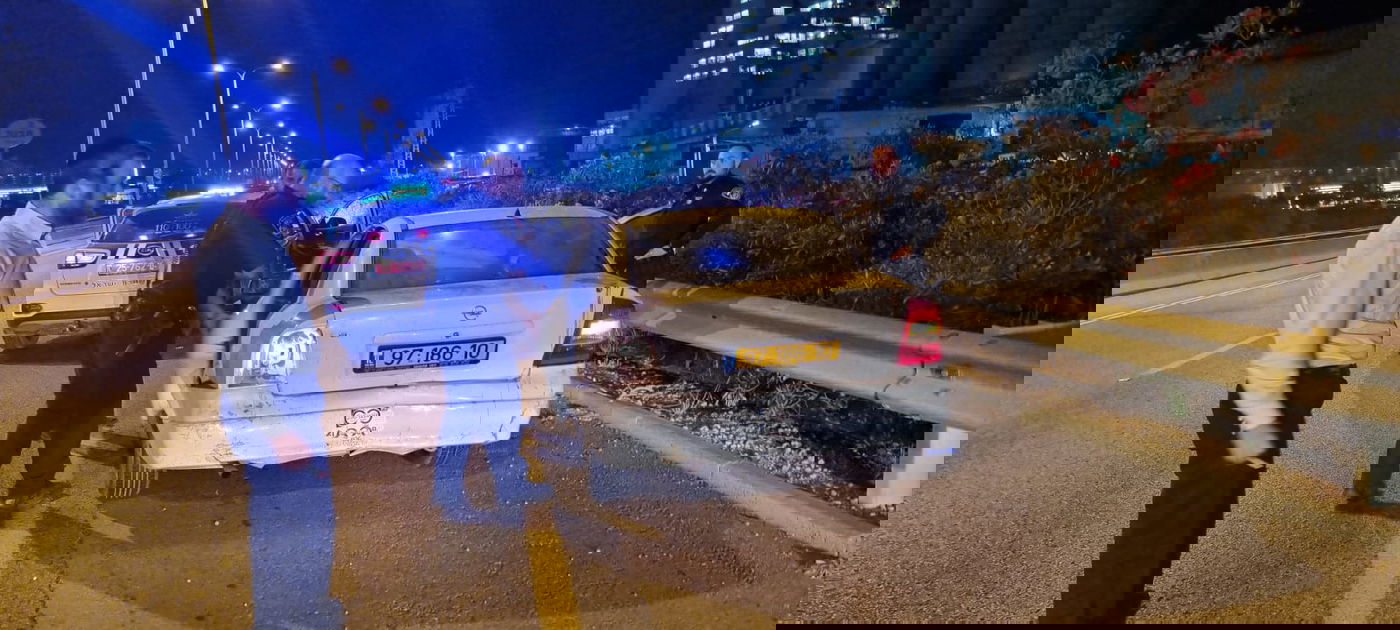 פרצו לרכבים בבני ברק ונתפסו סמוך לחדרה