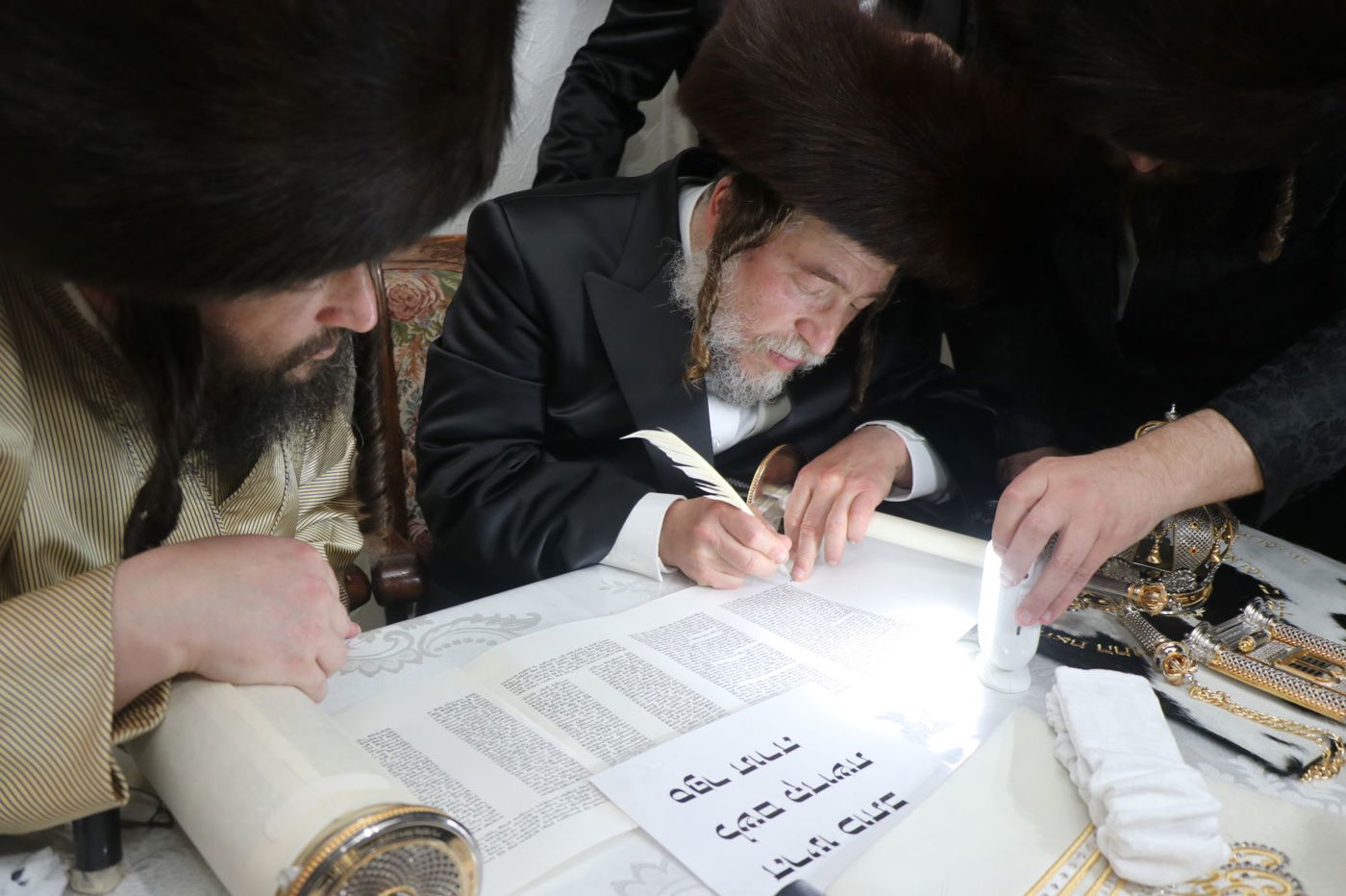 בקאמרנא חגגו הכנסת ספר תורה חדש; צפו