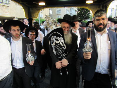 בהכנסת ספר התורה