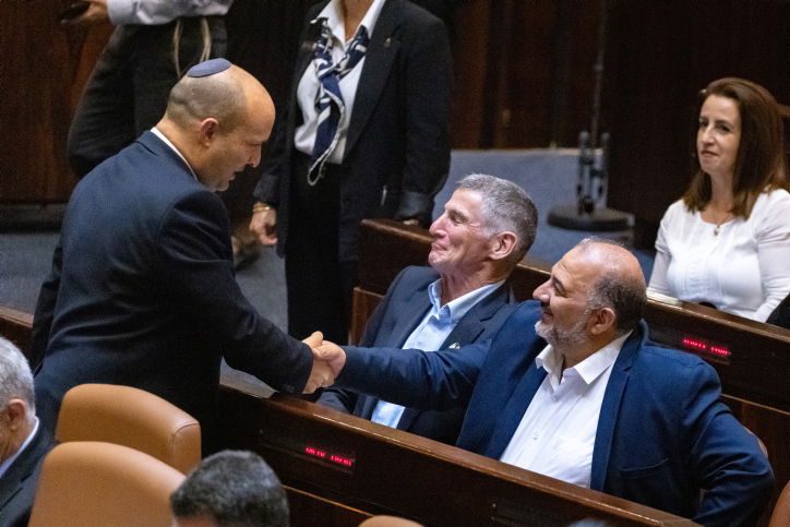 מנסור עבאס ובנט. ארכיון