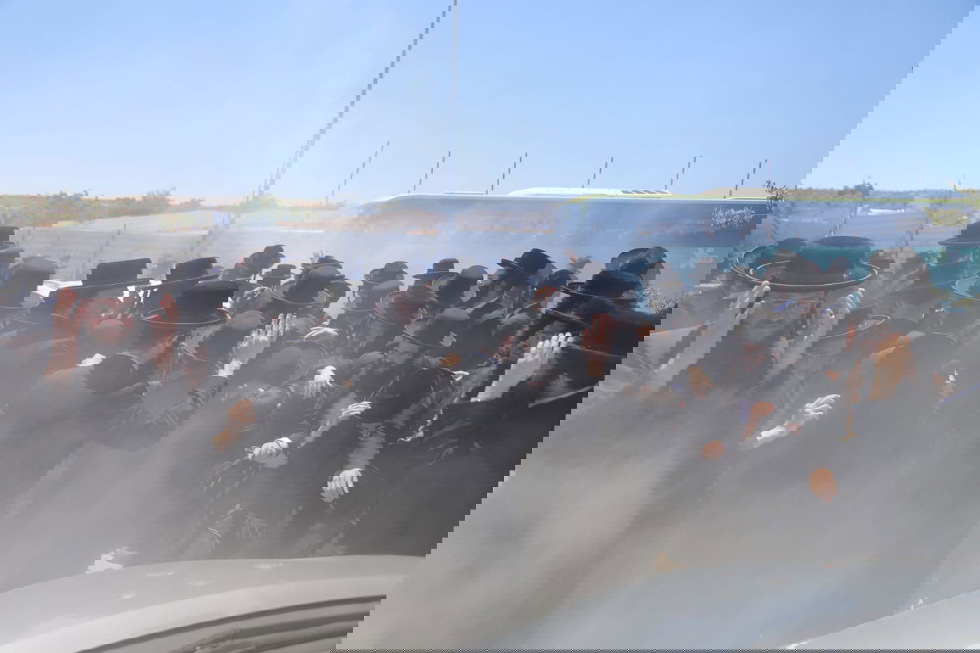 אלף מפגינים בגוש עציון; רימוני הלם על רכבו של הגאב"ד