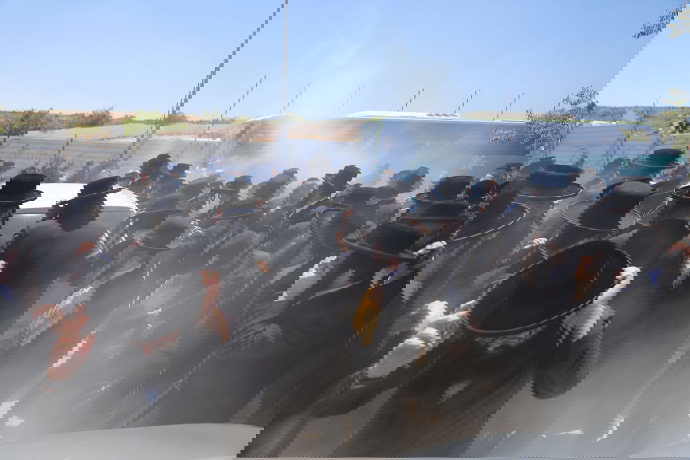 אלף מפגינים בגוש עציון; רימוני הלם על רכבו של הגאב"ד