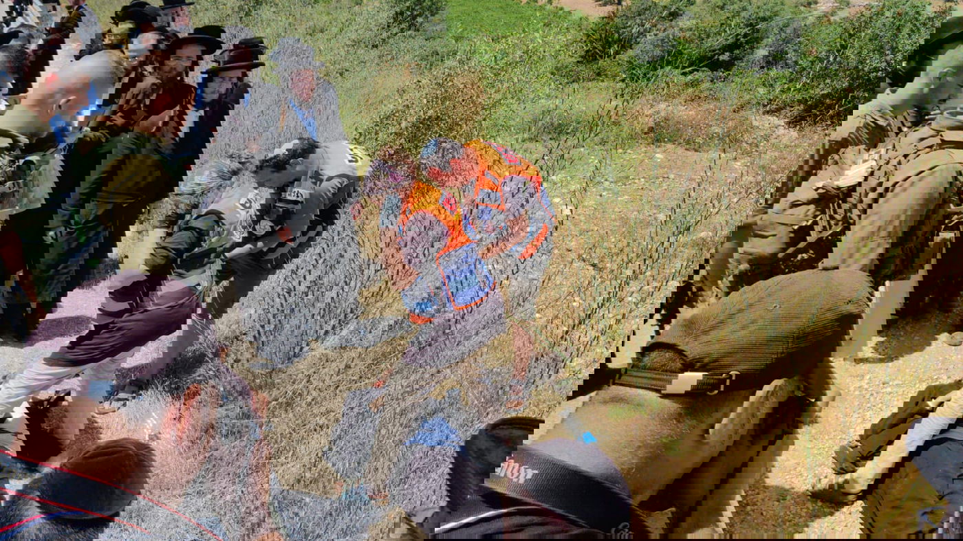 אלף מפגינים בגוש עציון; רימוני הלם על רכבו של הגאב"ד