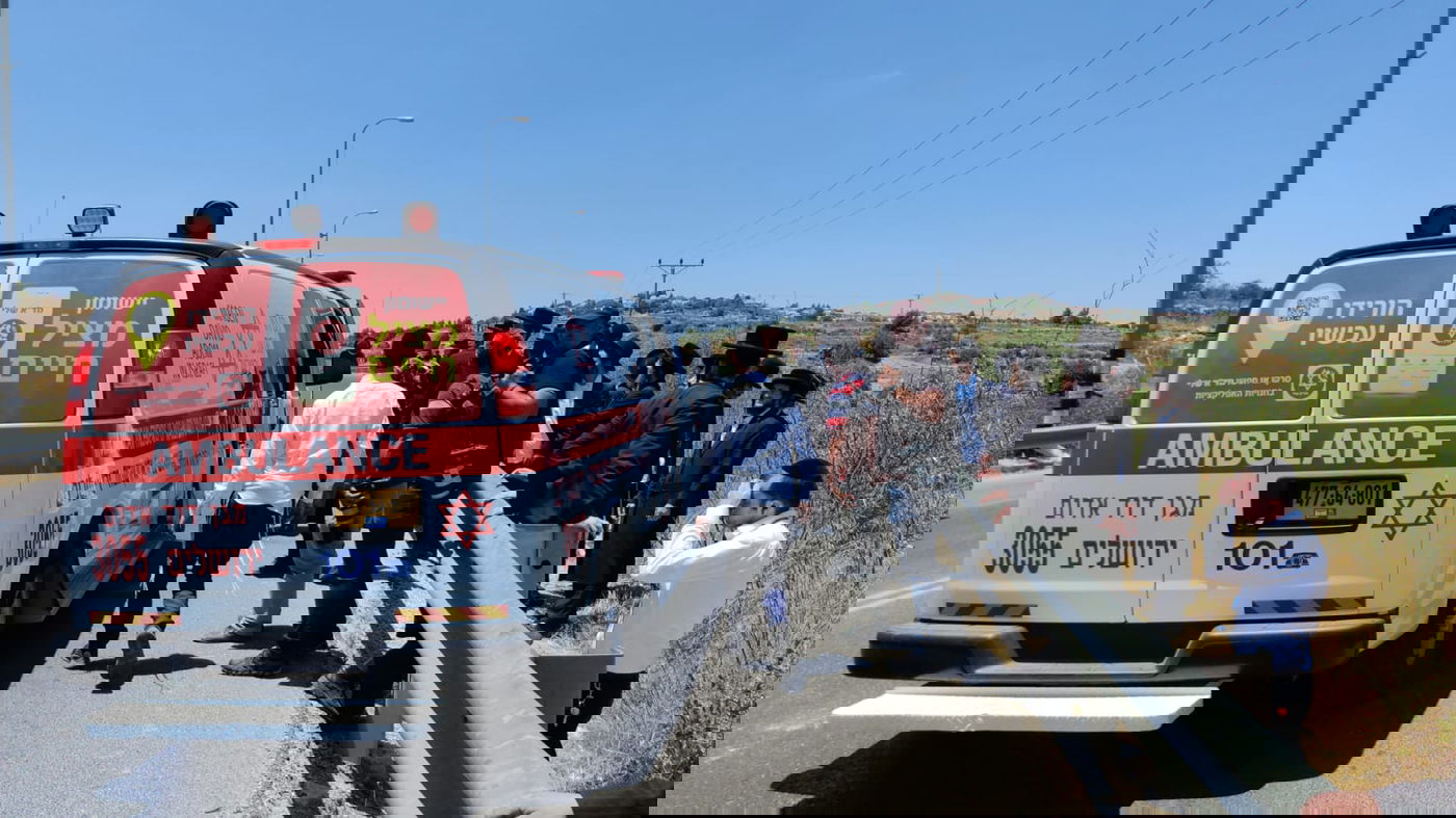 אלף מפגינים בגוש עציון; רימוני הלם על רכבו של הגאב"ד