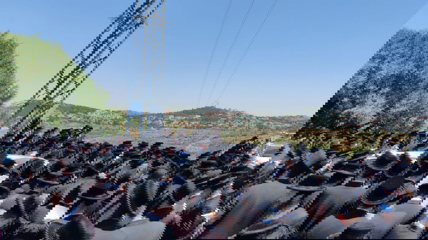 אלף מפגינים בגוש עציון; רימוני הלם על רכבו של הגאב"ד