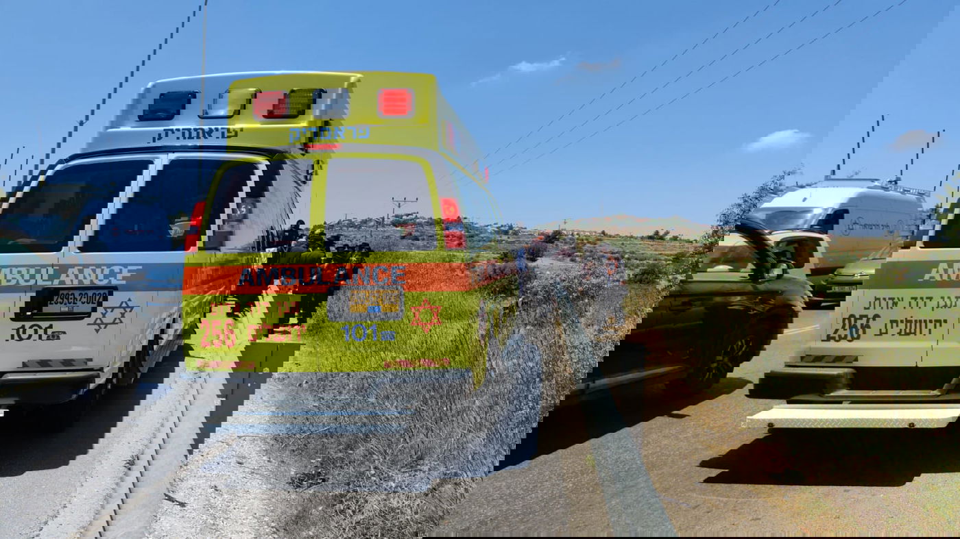 אלף מפגינים בגוש עציון; רימוני הלם על רכבו של הגאב"ד