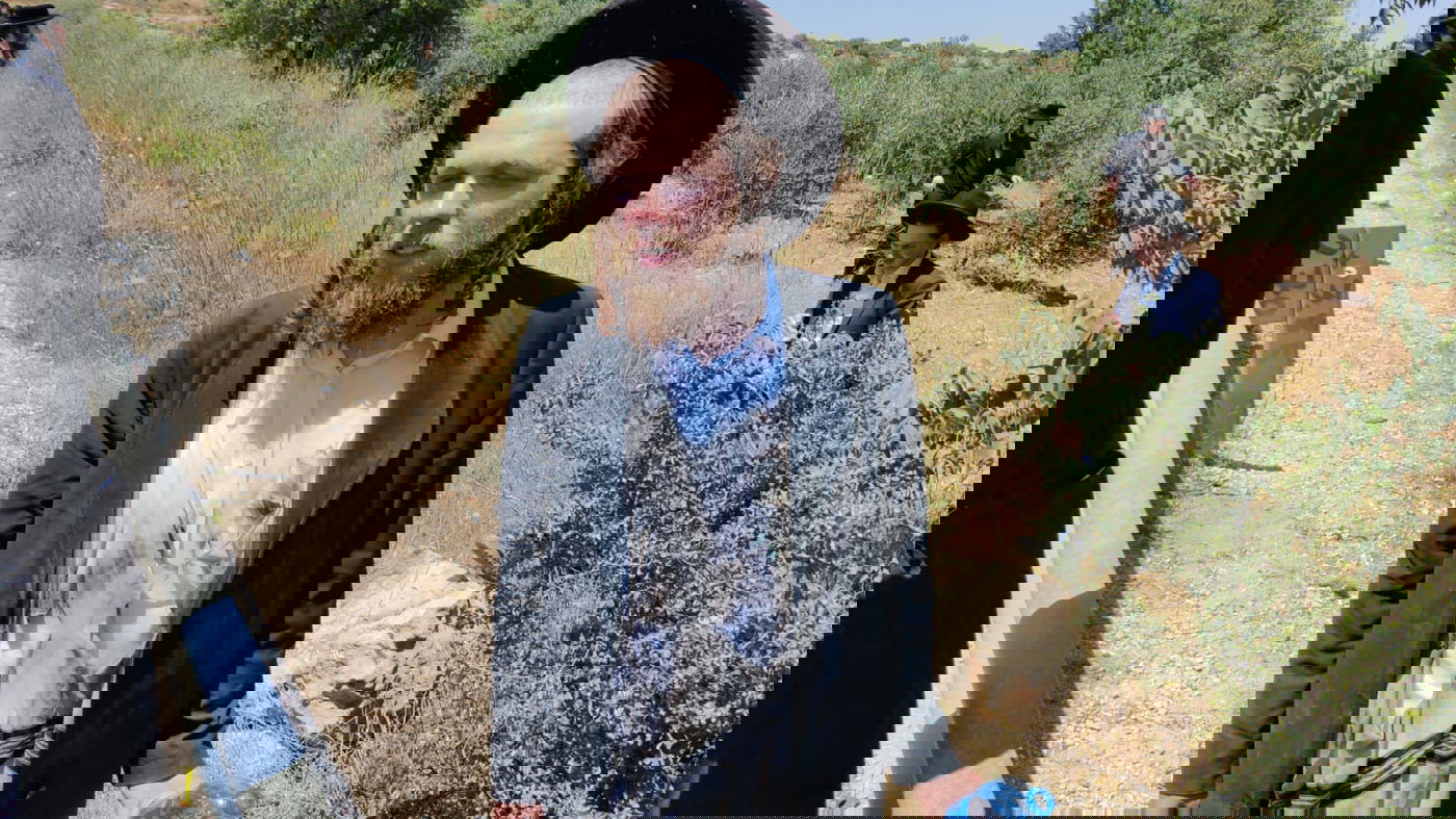 אלף מפגינים בגוש עציון; רימוני הלם על רכבו של הגאב"ד