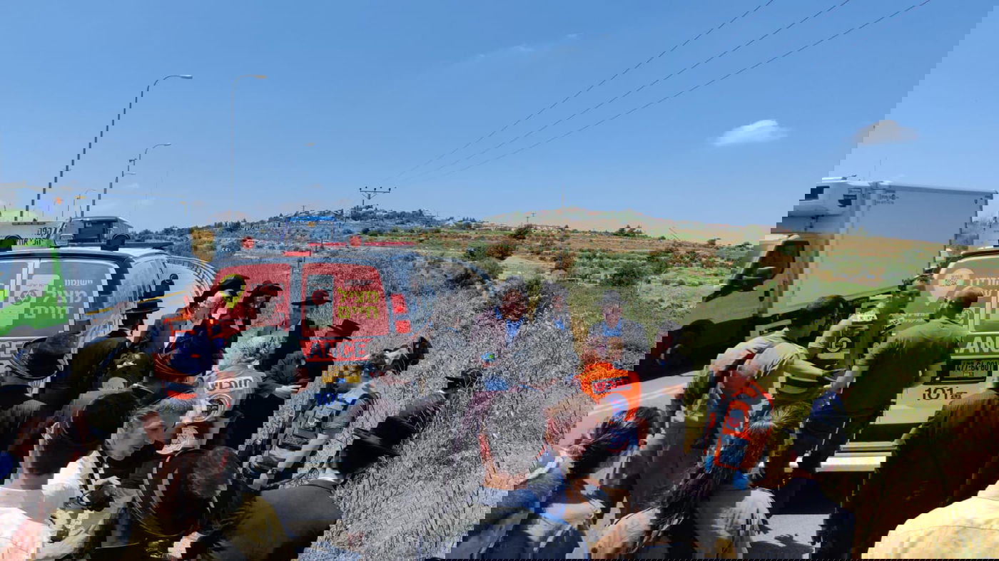 אלף מפגינים בגוש עציון; רימוני הלם על רכבו של הגאב"ד