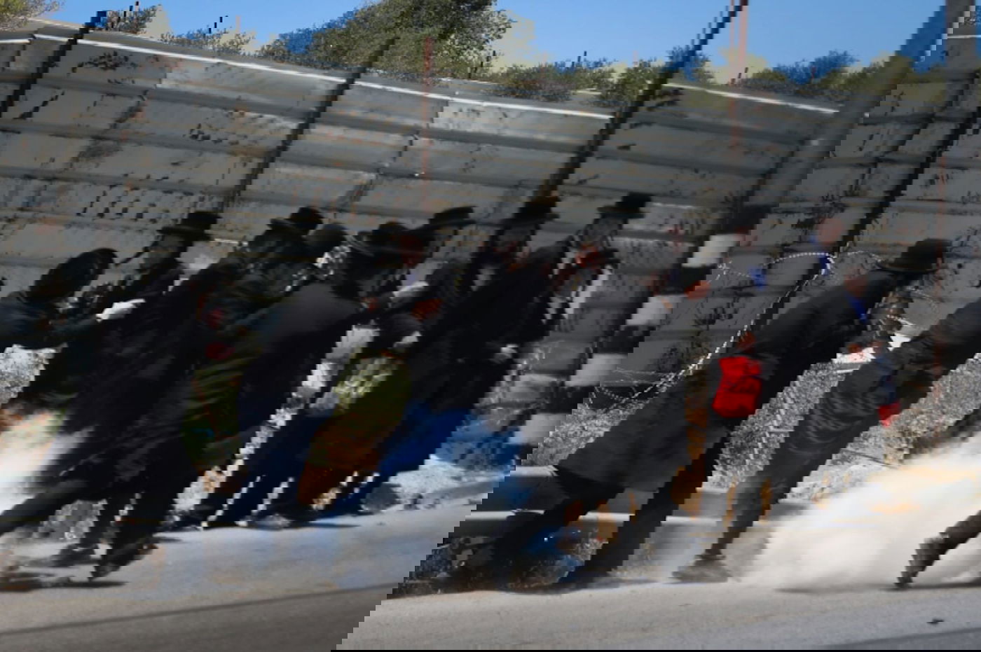 אלף מפגינים בגוש עציון; רימוני הלם על רכבו של הגאב"ד