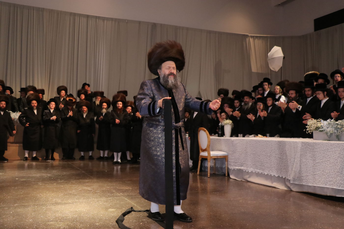 האדמו"ר מבאבוב 45 בחתונת בן הנגיד