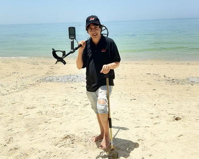 גן ארז וגלאי המתכות בחוף הים