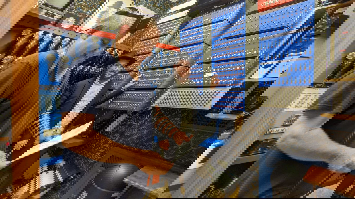 האלוף וראש אכ"א ביקר ב-770 והניח תפילין