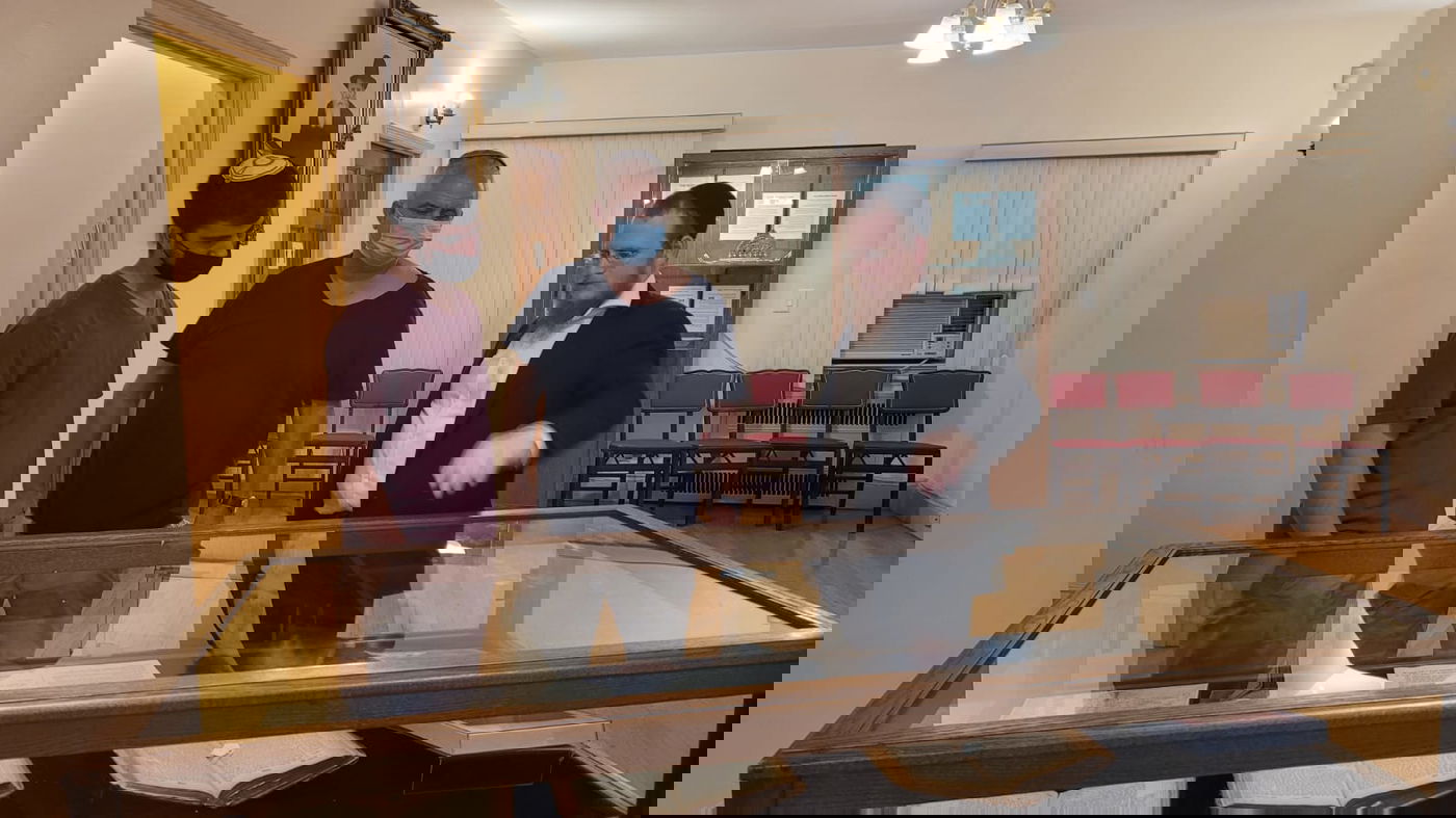 האלוף וראש אכ"א ביקר ב-770 והניח תפילין