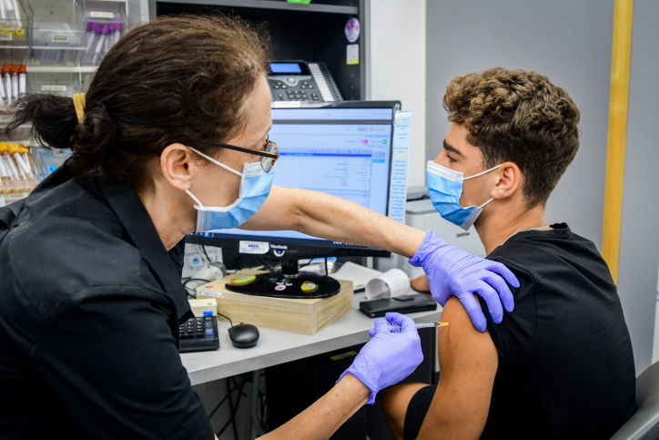 חיסון בני נוער בתל אביב