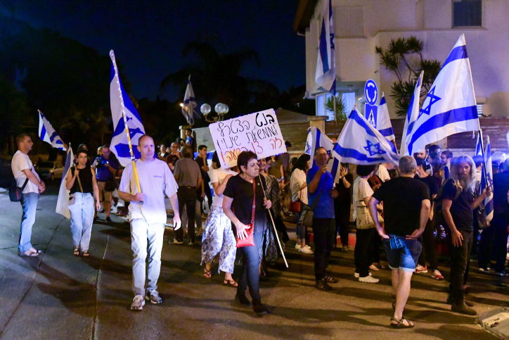 מפגינים נגד בנט. אילוסטרציה