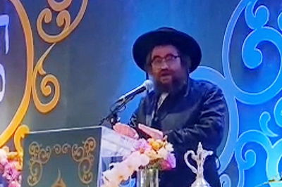 ה'מופת' לבן הרבי: מצא 20 אלף דולר שאיבד