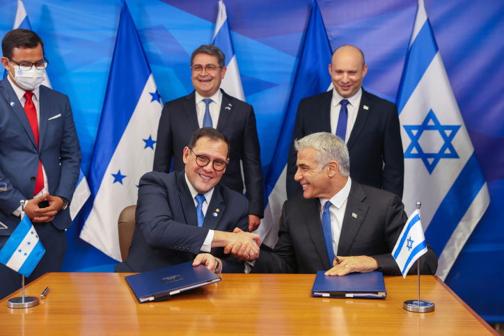 ראש הממשלה ושרי החוץ יחד עם נשיא הונדרס