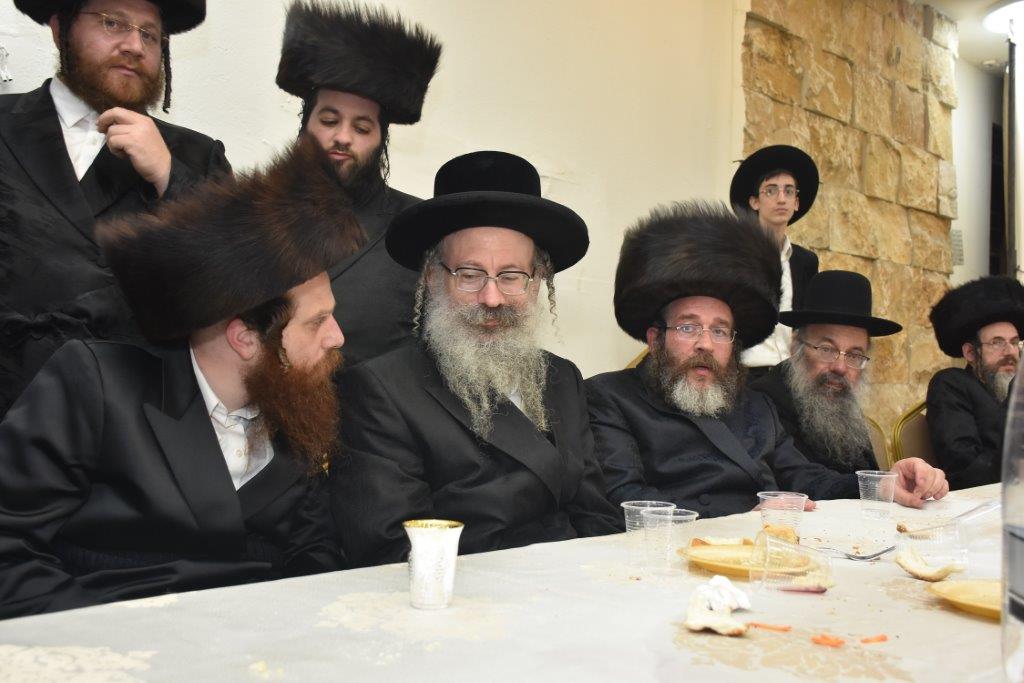 מאות חסידים בחתונת בית סטראפקוב - מעליץ - ראדושיץ