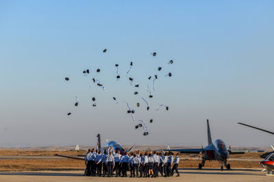 בוגרי קורס הטיס אתמול בחצרים בטקס המסורתי