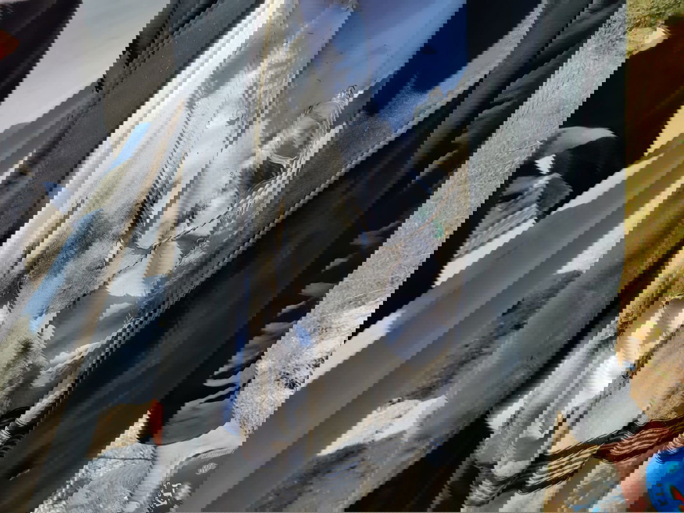 המפגין לאחר פגיעת הרימונים