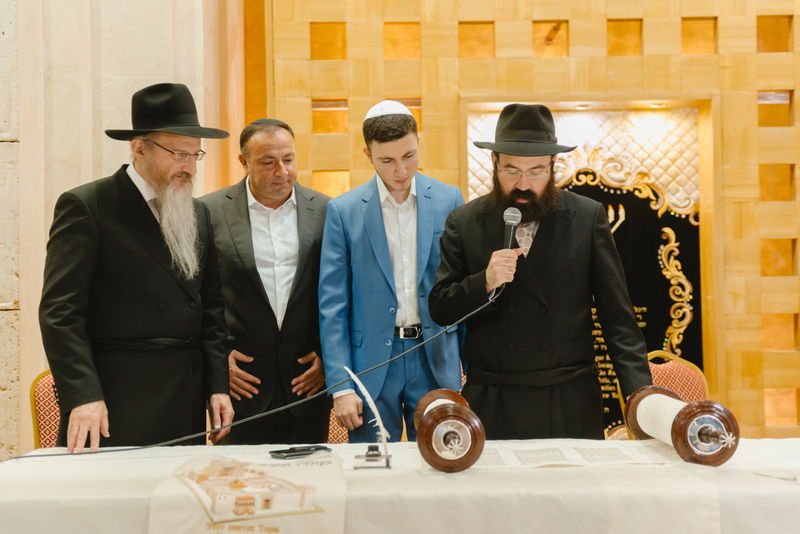 ספר תורה חדש הוכנס בעיר הרוסית; צפו