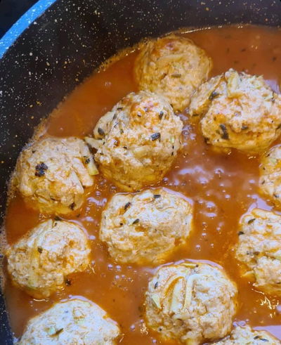 קציצות הודו ועוף ברוטב עגבניות