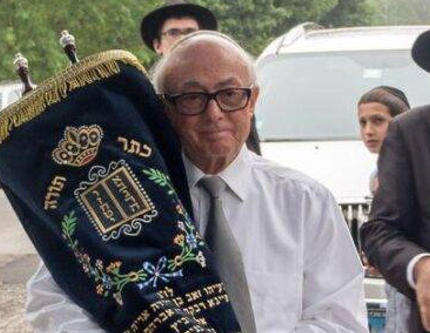 אריה אוליוקוביץ ז"ל בהכנסת ספר תורה