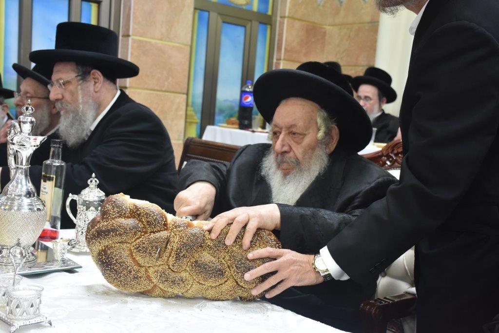 במוצאי הצום: 'טיש יארצייט' בחסידות נאראל