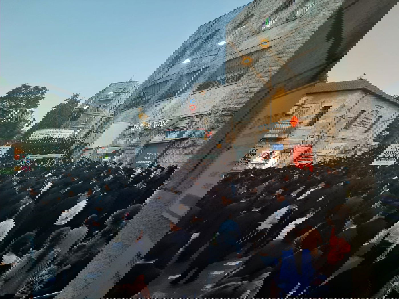 אלפים בעצרת המחאה של 'העדה'; "כבוד התורה"