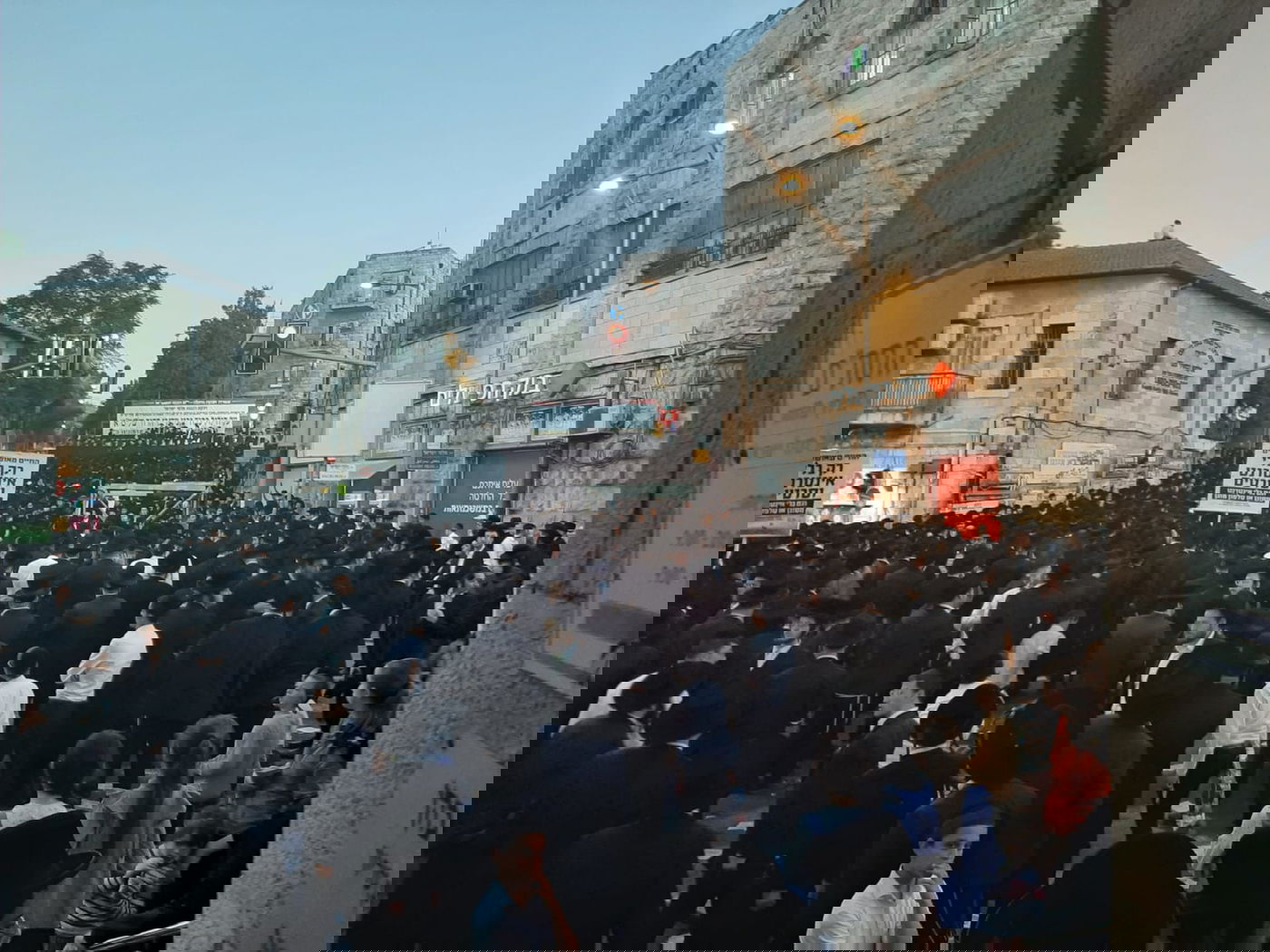 אלפים בעצרת המחאה של 'העדה'; "כבוד התורה"