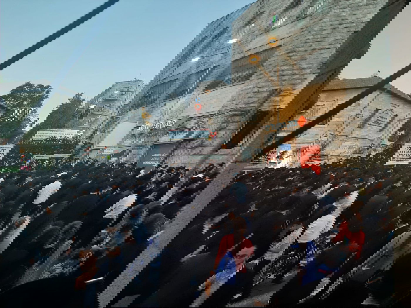 אלפים בעצרת המחאה של 'העדה'; "כבוד התורה"