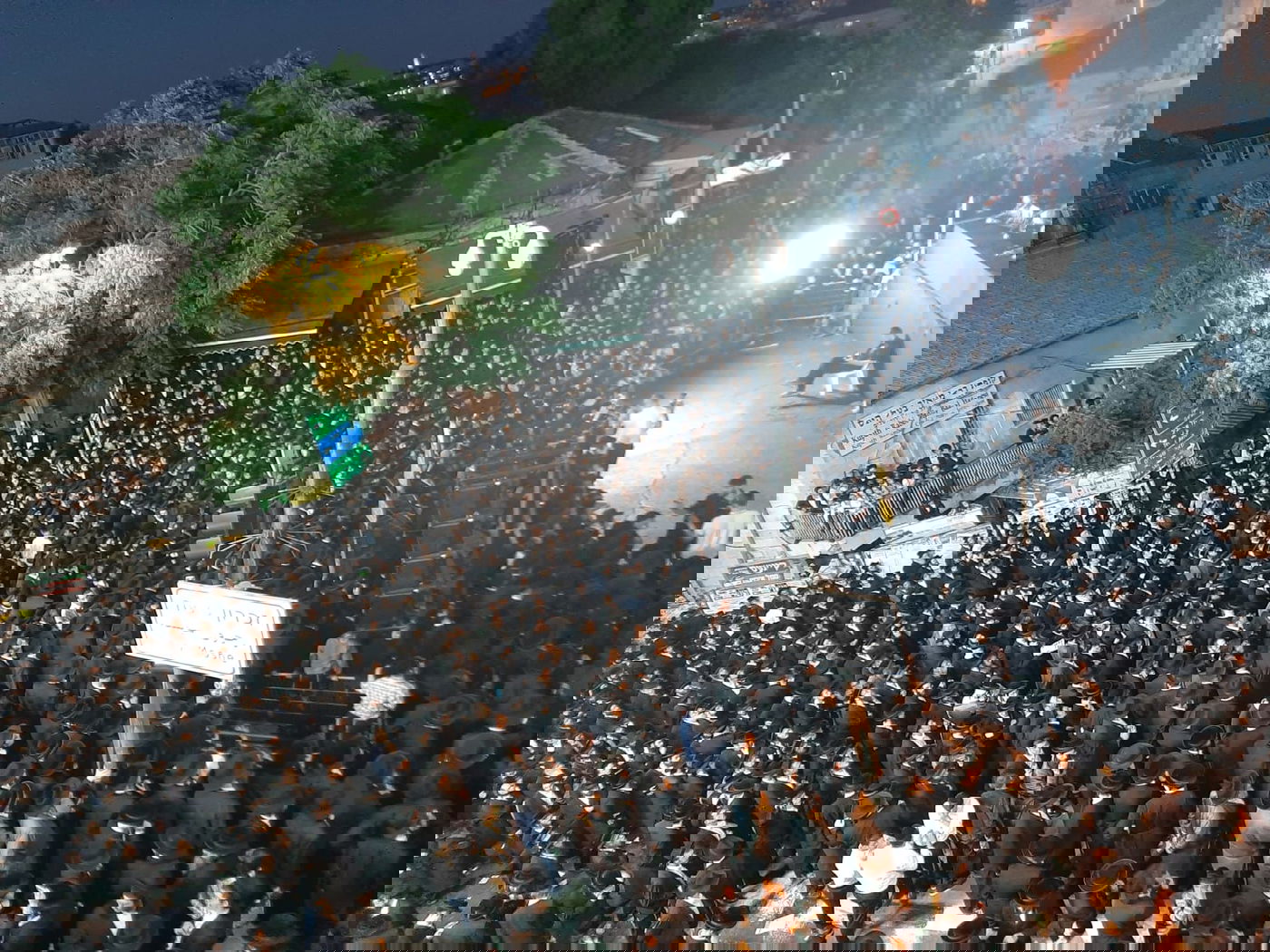 אלפים בעצרת המחאה של 'העדה'; "כבוד התורה"