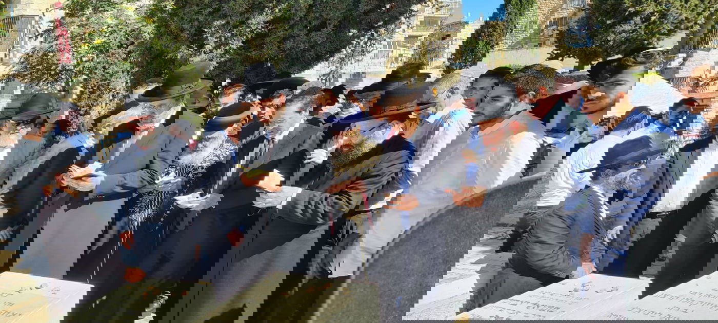 הנשיא הנבחר עלה לקבר סבו הרב הרצוג זצ"ל ואמר קדיש