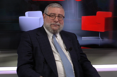 ממשלה, גיור והתבוללות; החשש של רבי פנחס גולדשמידט