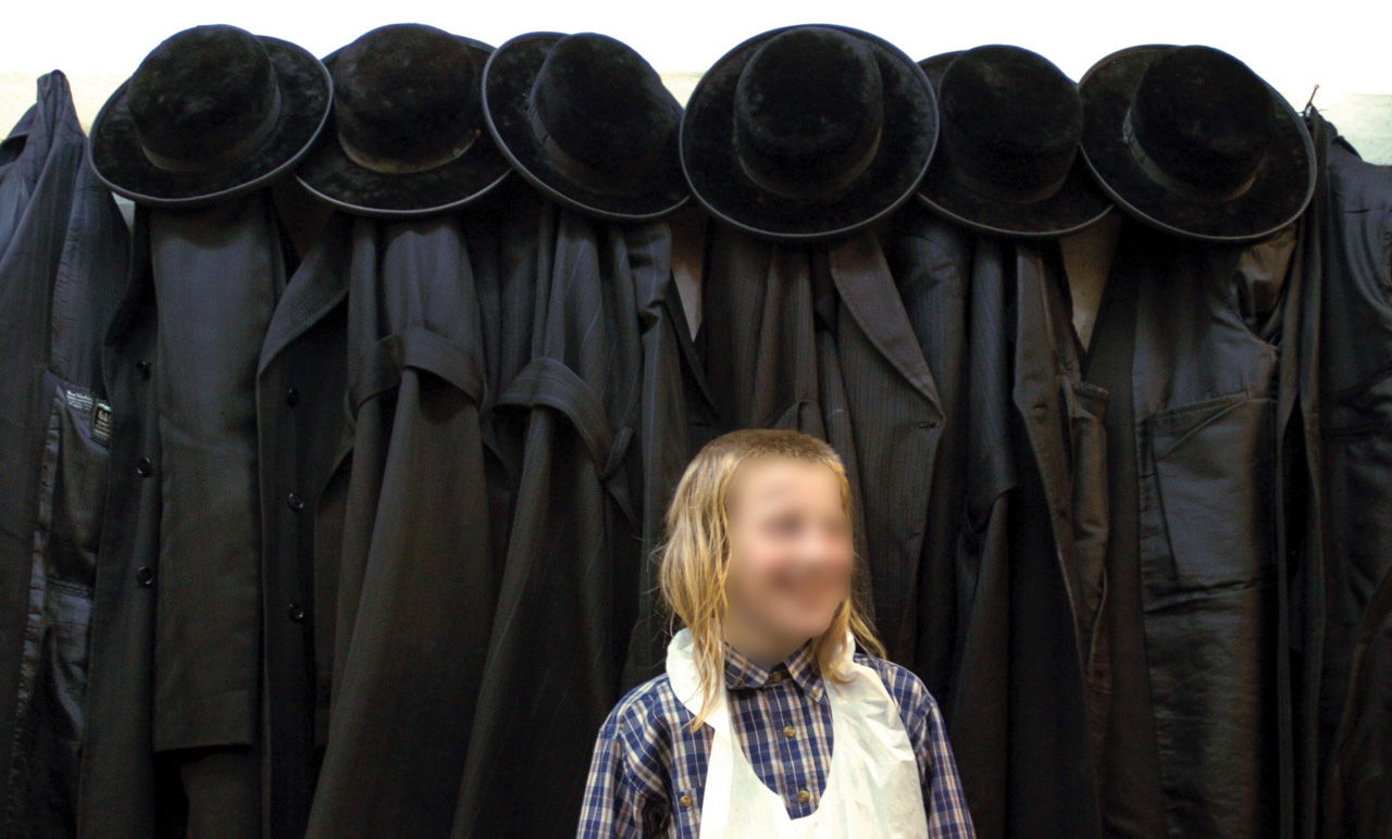 ילד ירושלמי וכובעי 'סופר', בשנת 2004