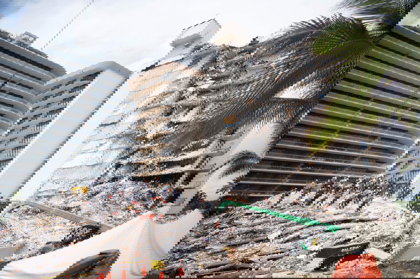 "מקווים לנס". זירת האסון