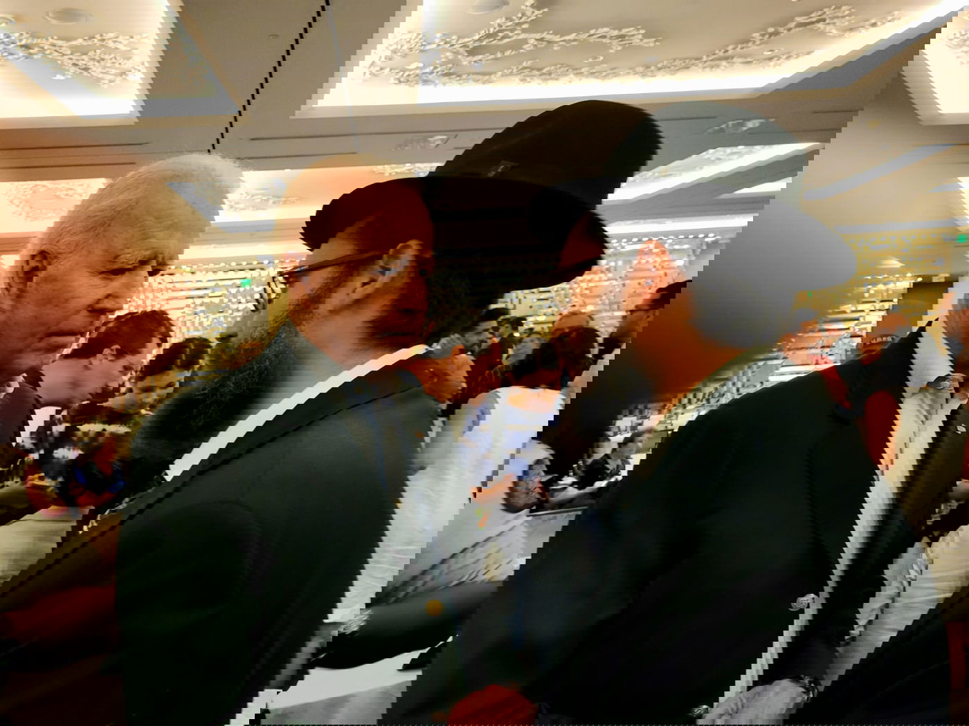 ביידן עם שלוחי חב"ד