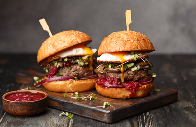 עסיסי בטירוף ועדיין בריא יותר: מתכון להמבורגר הודו