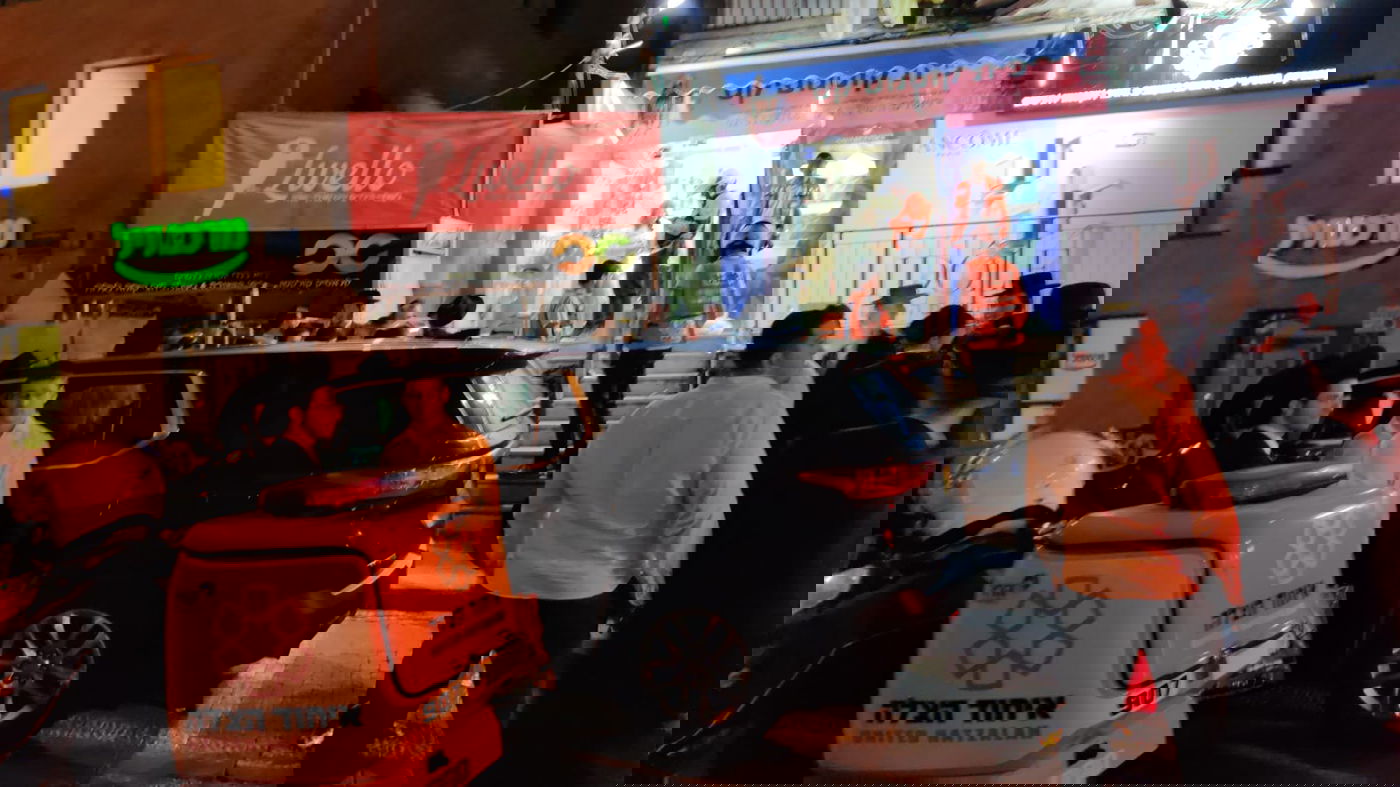 עם מגבעת וחליפה: דקירה בלב שכונת גאולה בירושלים