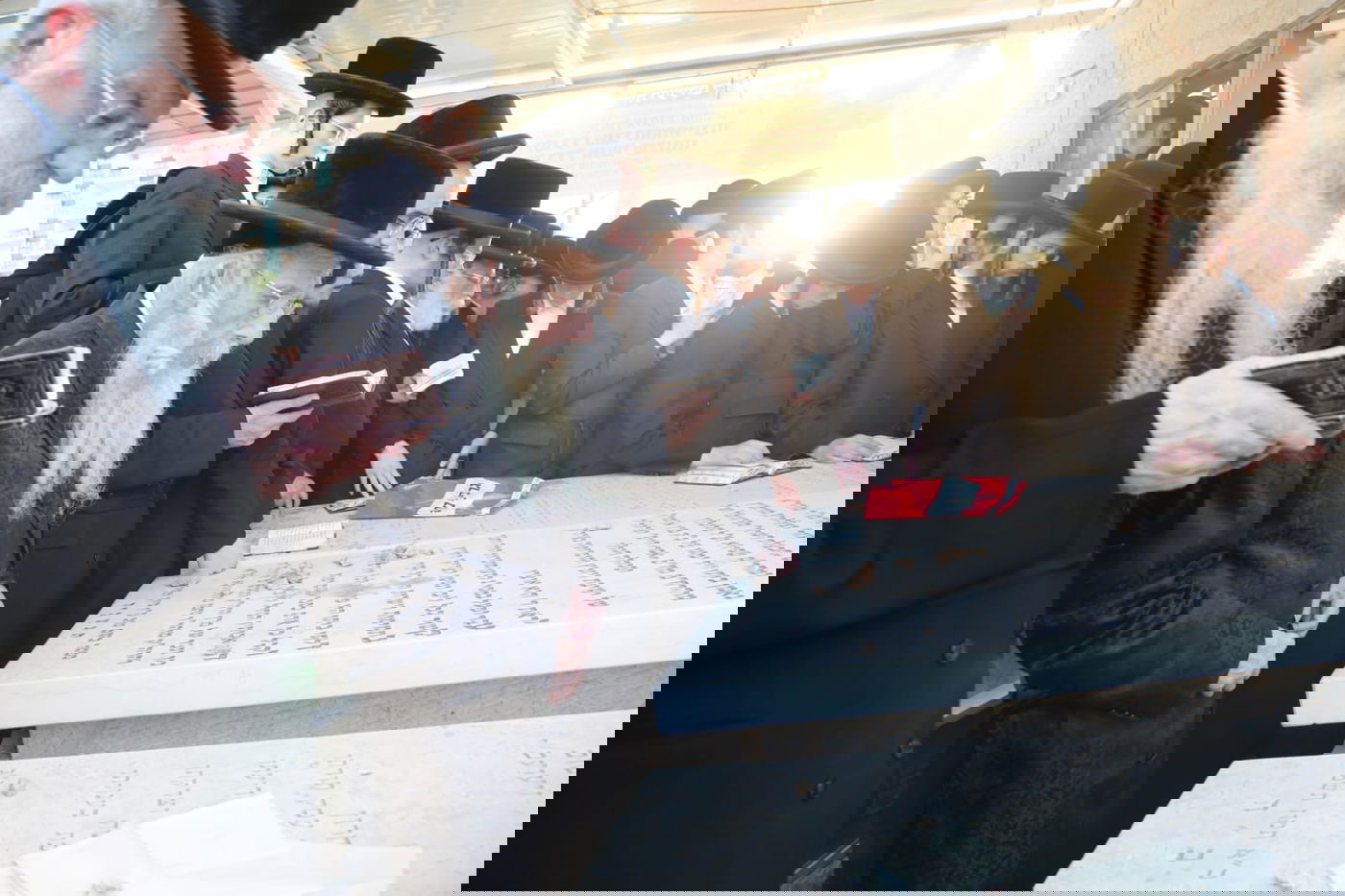 בראשות הרבי: חסידי סערט ויז'ניץ התפללו בציון האדמו"ר זצ"ל