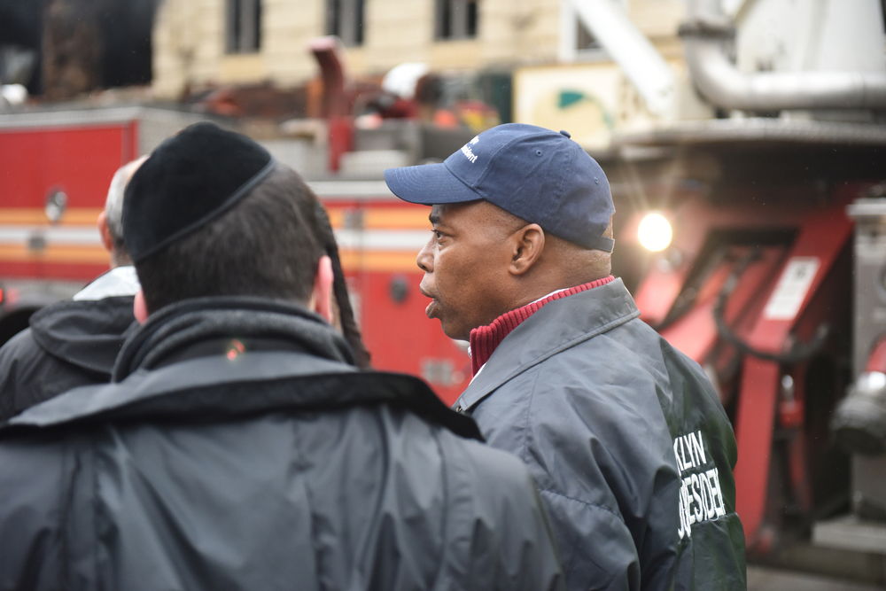 אדמס מסייר בבורו פארק