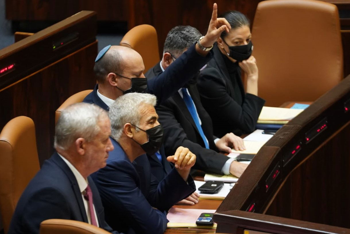 לילה לבן בכנסת. רה"מ בנט מצביע