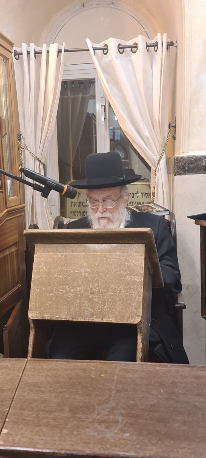 תיעוד: העלייה לקברו של מרן הגרי"ש אלישיב זצ"ל