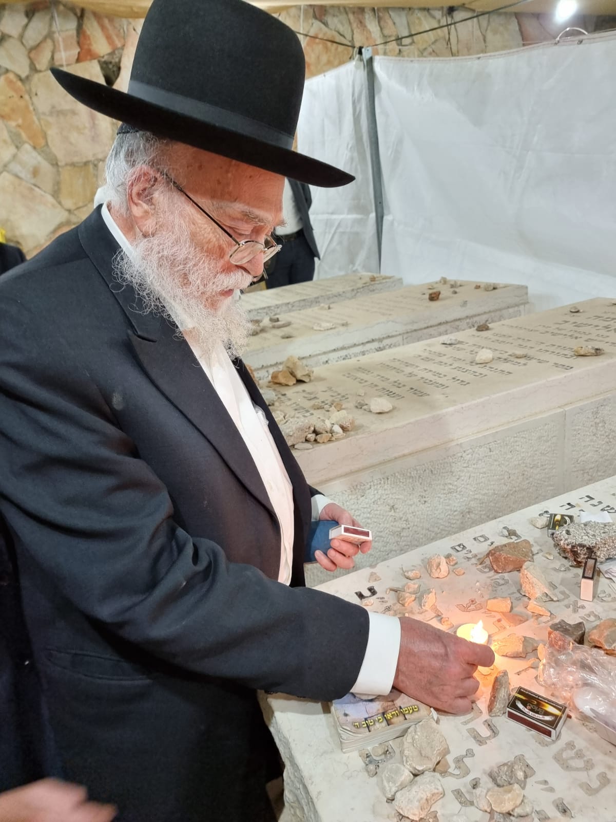 תיעוד: העלייה לקברו של מרן הגרי"ש אלישיב זצ"ל