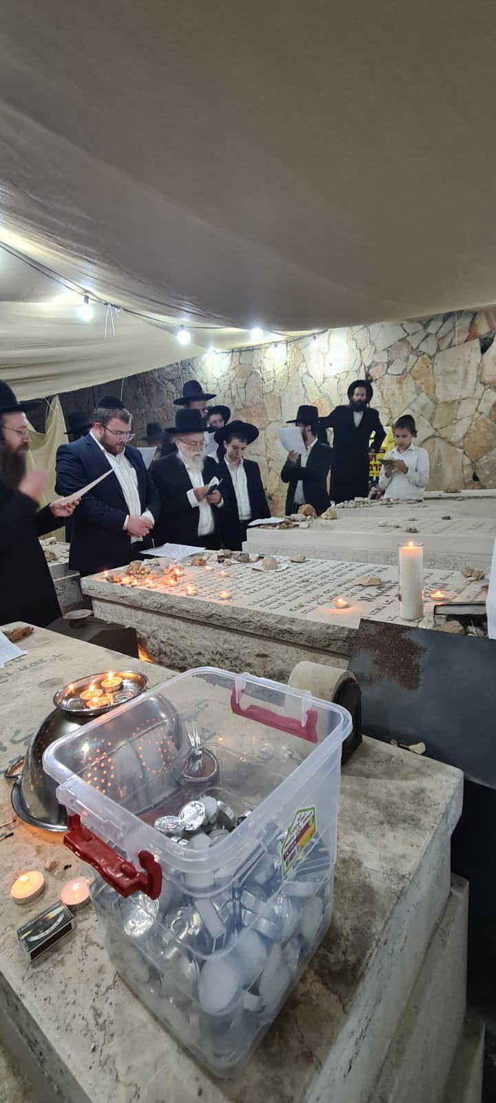 תיעוד: העלייה לקברו של מרן הגרי"ש אלישיב זצ"ל